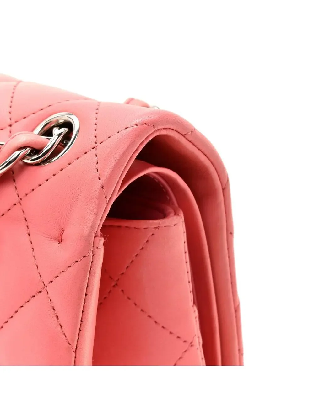 CHANEL indulge timeless